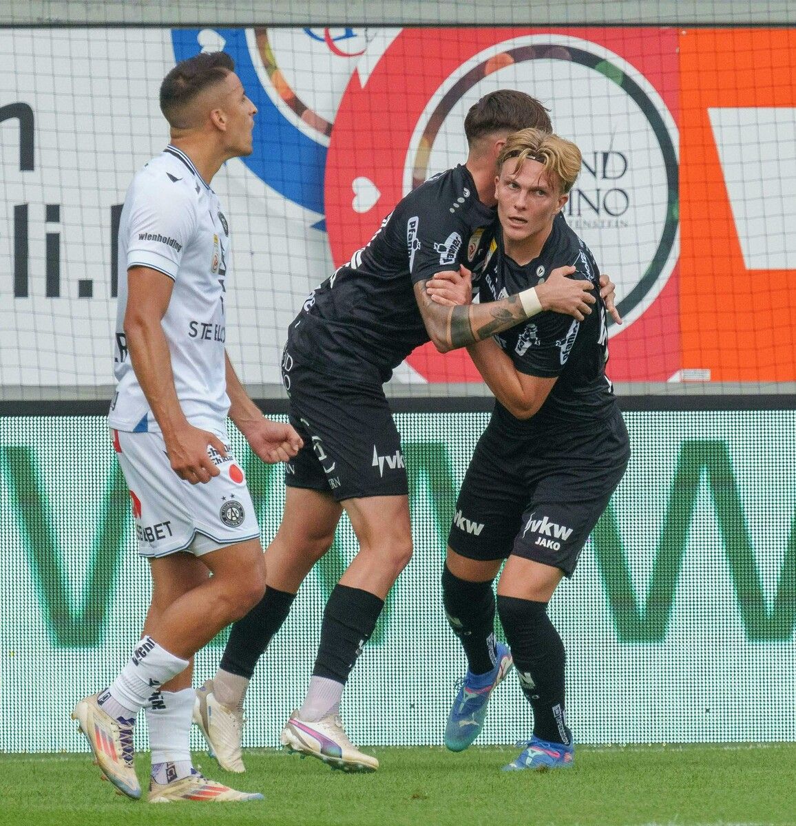 Der Moment der Erlösung, der Moment des Torjubels: Paul Koller erzielte in seinem 40. Bewerbspiel im SCRA-Dress seinen vierten Bundesligatreffer.⇒gepa