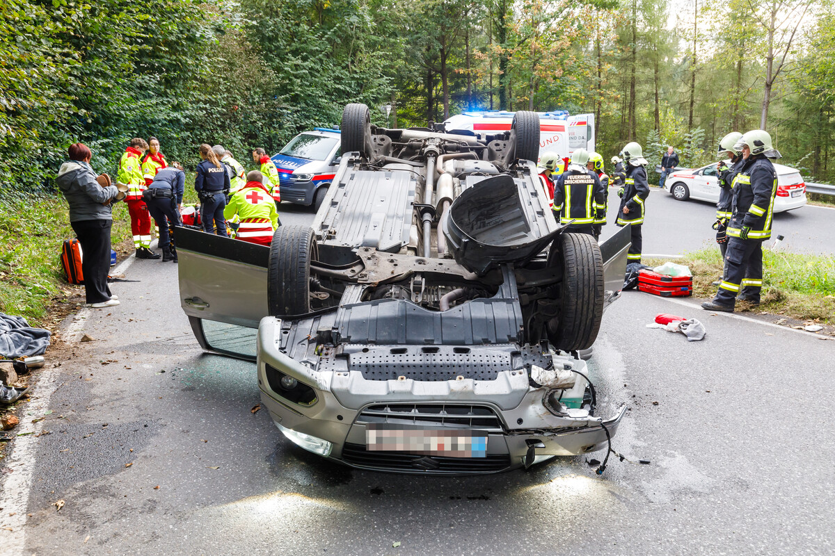 Der Pkw war zunächst von der Straße abgekommen und überschlug sich anschließend. ⇒b. hofmeister