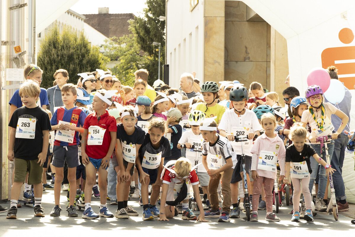 Der Stundenlauf startet um 14 Uhr.⇒