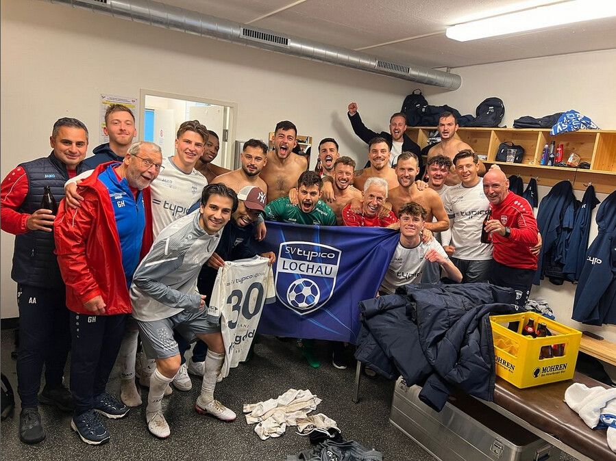 Der SV Lochau feierte den 1:0-Sieg bei Spitzenreiter Admira Dornbirn frenetisch.⇒insta/Lochau