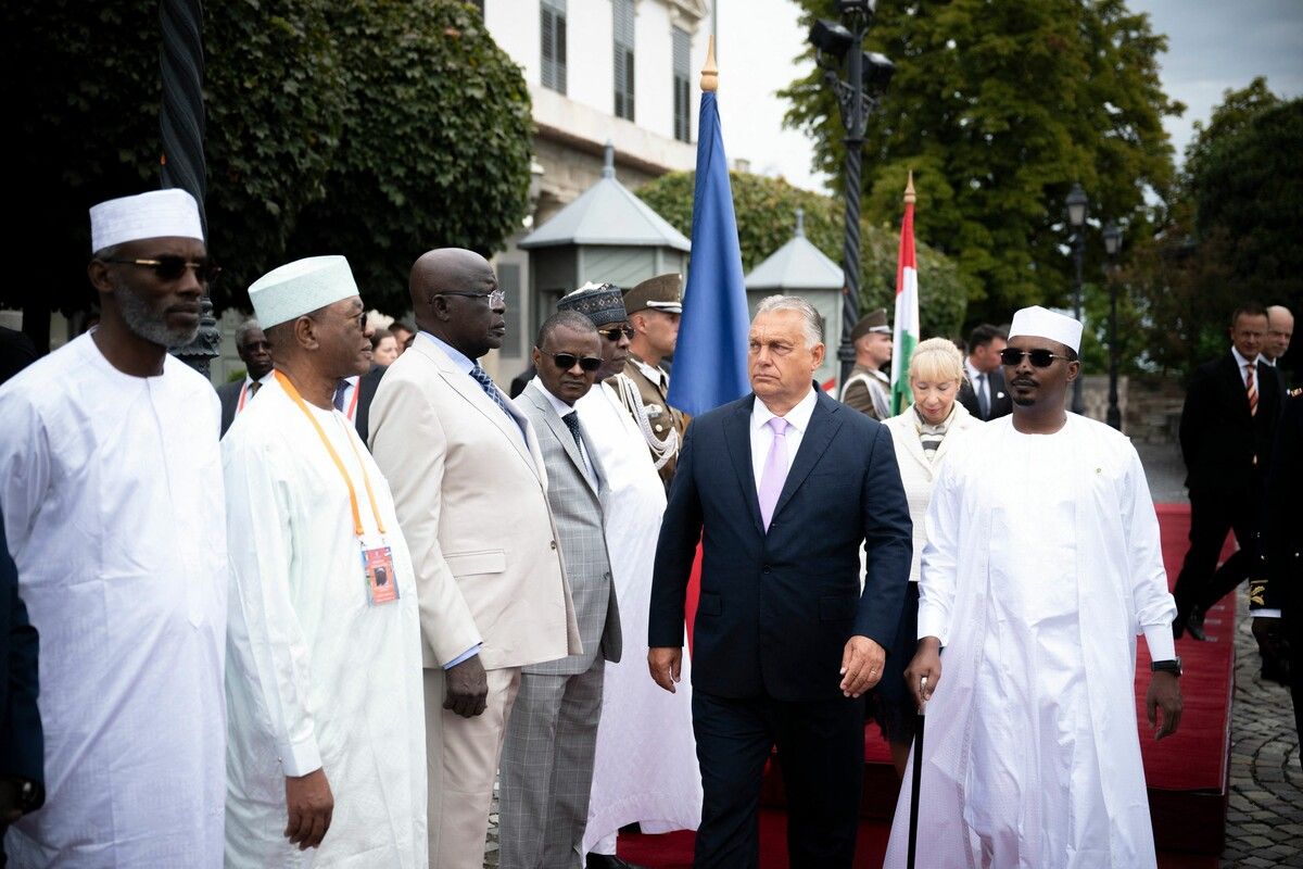 Der ungarische Premierminister Viktor Orban hieß den tschadischen Präsidenten Mahamat Idriss Deby Itno in Budapest willkommen. AFP