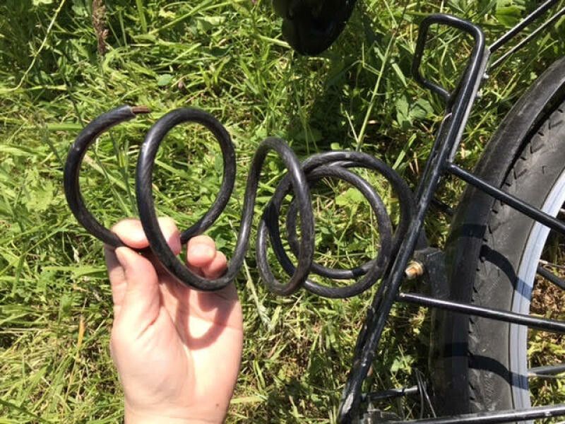 Die beiden Rumänen hatten die Schlösser der Fahrräder zum Großteil mit einer Akku-Flex geknackt.⇒symbol/polizei