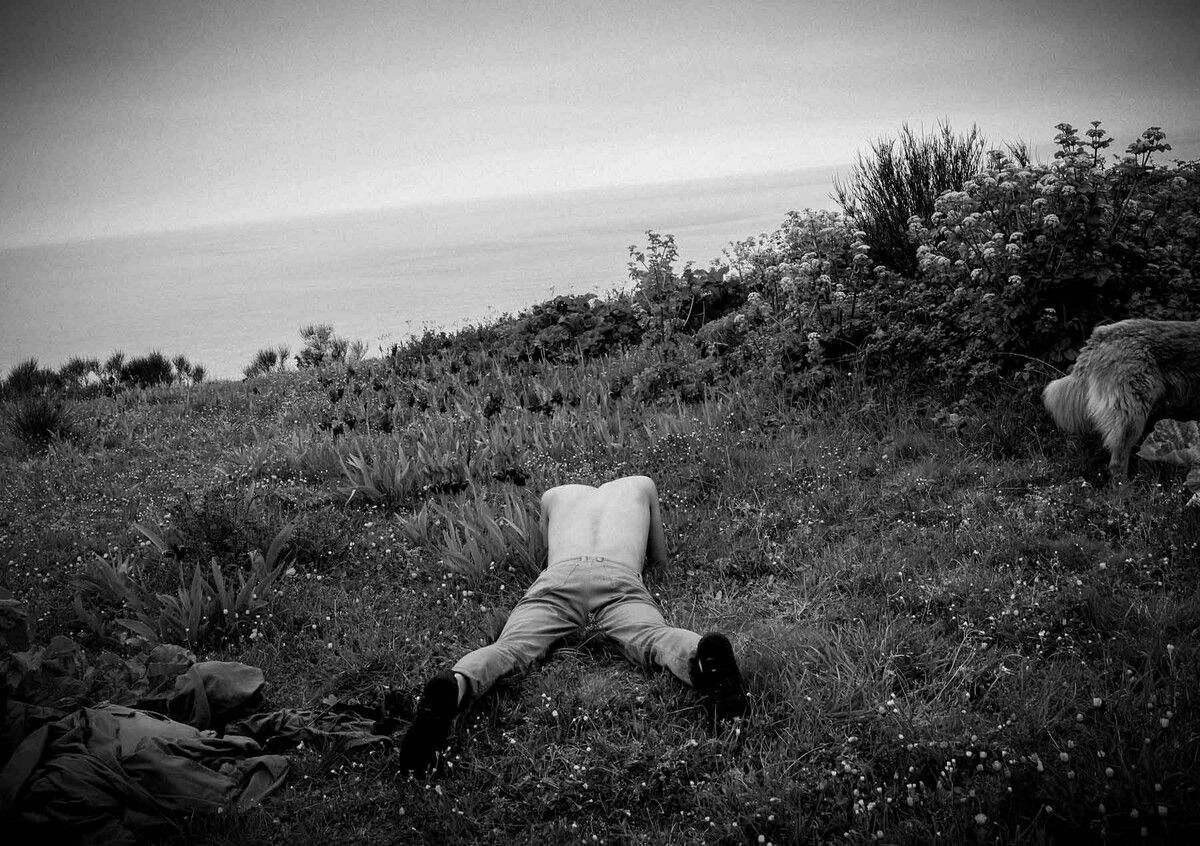 Die Fotografien in „Shelter“ spielen mit Nähe und Distanz, die Fotografin ist ihren Porträtierten emotional nahe. ⇒Cansu Yıldıran