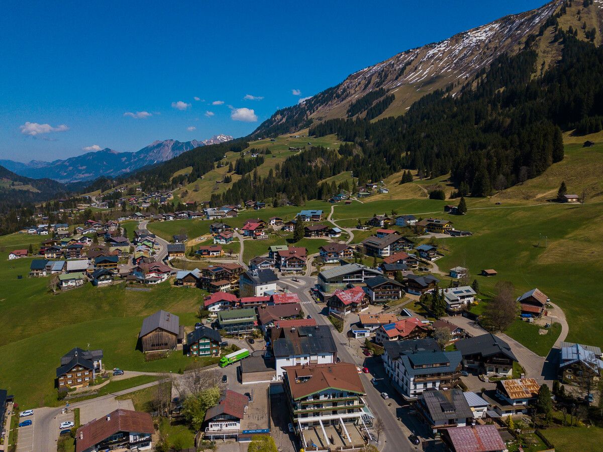 Die Gemeinde Mittelberg im Kleinwalsertal kämpft seit Jahren intensiv gegen illegale Zweitwohnsitze.⇒Vn/Steurer