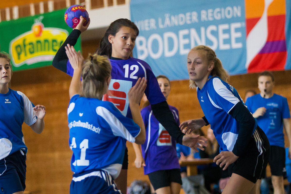 Die Handballspiele finden in der Gymnasiumhalle, die Eröffnungs- und Schlussfeier sowie die Leichtathletikbewerbe im angrenzenden Parkstadion in Lustenau statt.⇒Steurer