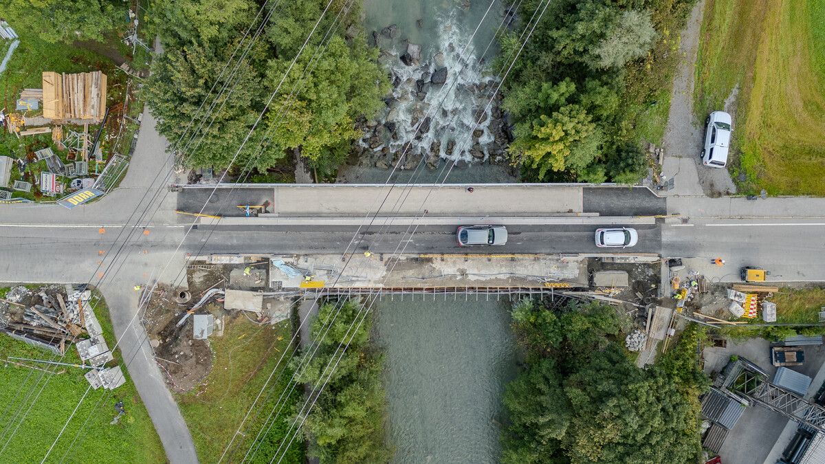 Die Illbrücke L83 zwischen Vandans und Bartholomäberg wird derzeit im zweiten Bauabschnitt saniert. ⇒STO (2)