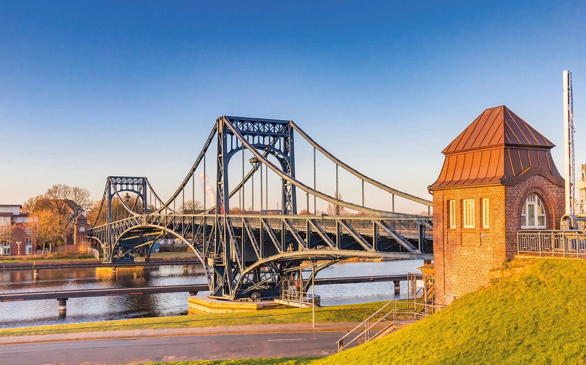 Die Kaiser-Wilhelm-Brücke ist die größte Drehbrücke Deutschlands.⇒Shutterstock