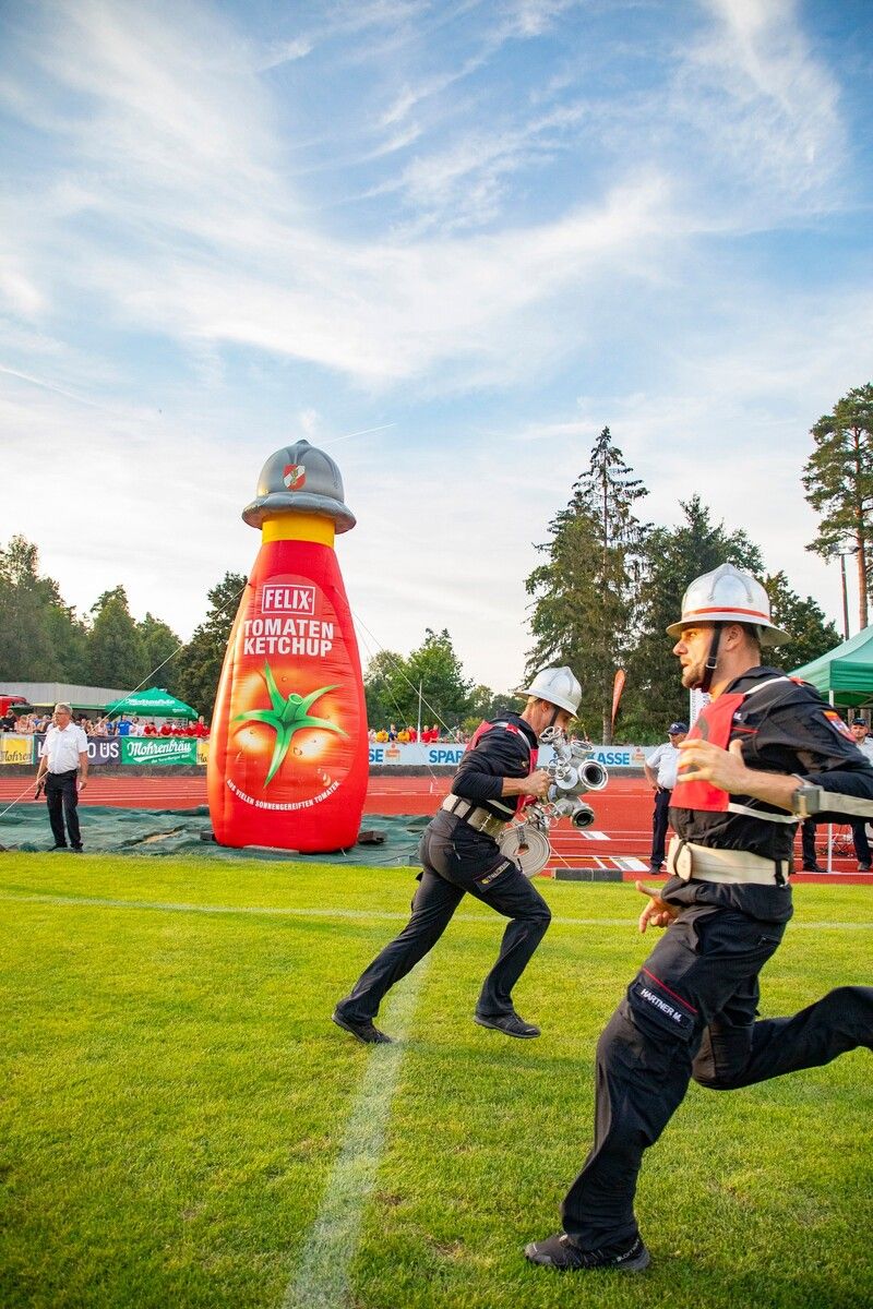 Die Ketchupflasche stand vor ihrem Verschwinden auf dem Wettbewerbsgelände.⇒FWAT