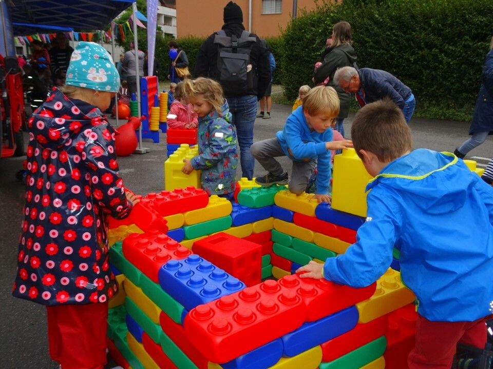 Die Kinder zeigten sich wetterfest und hatten ihren Spaß. ⇒Thurnher