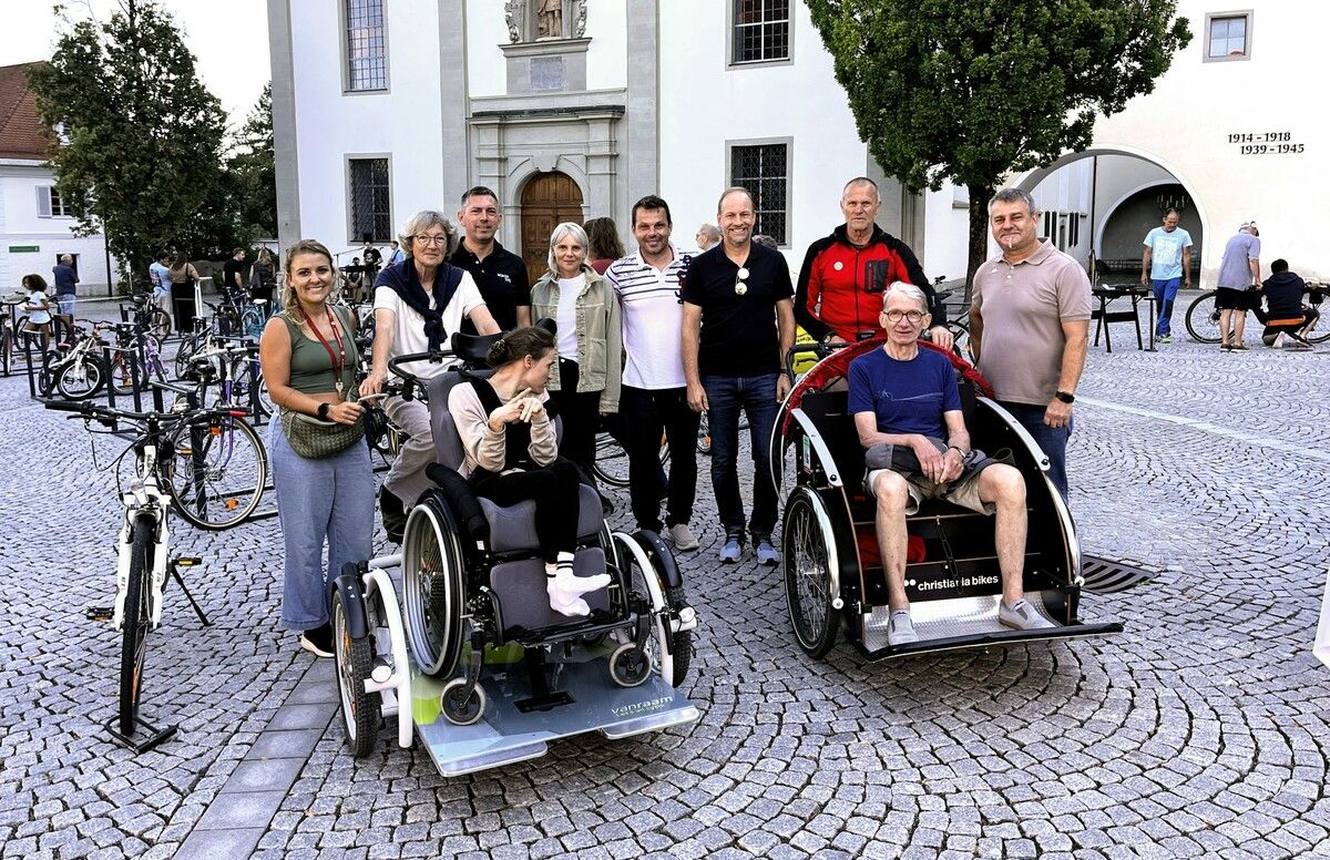 Die neue Rollstuhlrikscha. ⇒Stadt