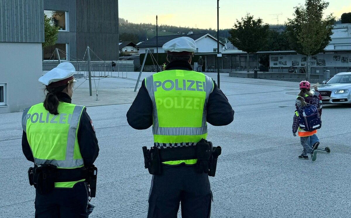 Die Polizei führte an Schulwegen verschärfte Kontrollen durch.⇒lpd