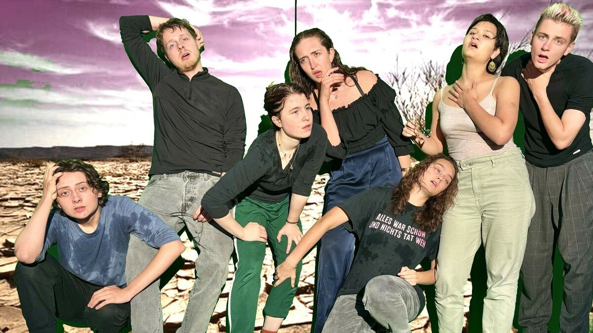 Die Schauspielstudenten der Athanor Akademie in Passau bringen die Geschichte mit viel Spielfreude auf die Bühne.⇒ Florian von Hoermann