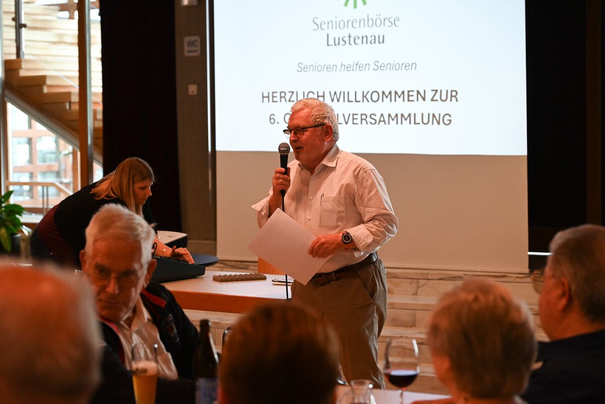 Die Seniorenbörse lud zur Jahreshauptversammlung. Obmann Helmut Hagen informierte die Anwesenden über ihre geleisteten Einsätze. ⇒bvs (3)