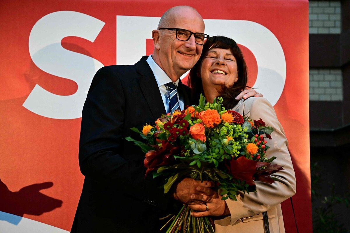 Dietmar Woidke feierte mit seiner Ehefrau am Sonntag den knappen Wahlsieg. ⇒AFP