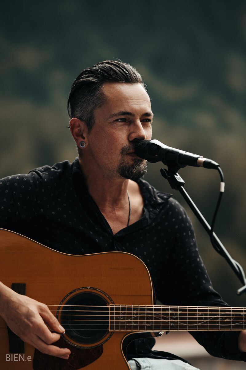 Falco Luneau wird am Freitag, 4. Oktober, auf der Burgruine Blumenegg ein Konzert geben.⇒falco luneau
