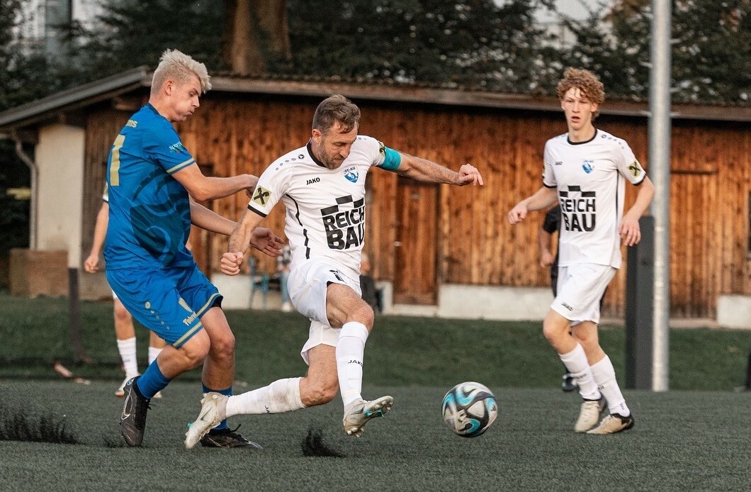 FC-Au-Kapitän Hannes Natter & Co. wollen gegen Sulzberg den sechsten Sieg in Serie einfahren. ⇒siha