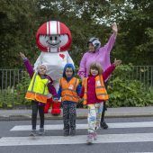 5000 Kinder sind dank der VN-Warnwesten nicht mehr zu übersehen. »A7