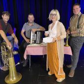 Treffpunkt: Götzis Musikkabarett lockte in die Kulturbühne Ambach