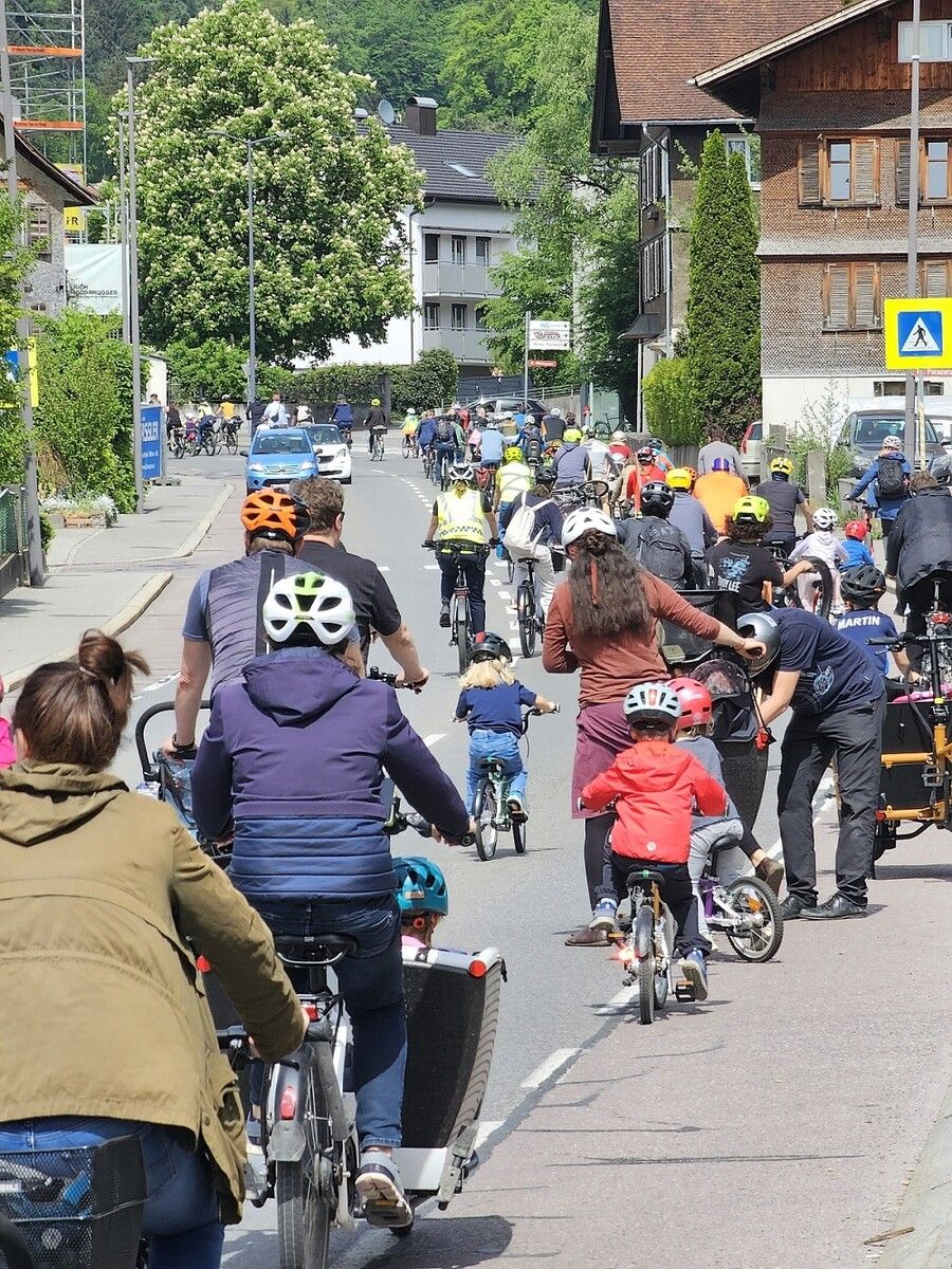 Gemeinsam für eine bessere Zukunft: Radlobby Vorarlberg setzt sich für kinderfreundliche Radinfrastruktur ein. ⇒Radlobby Vorarlberg