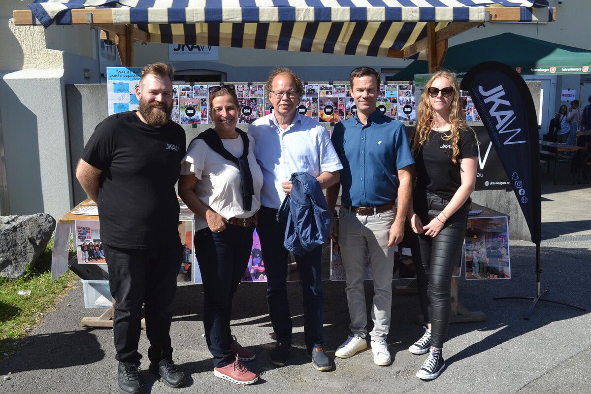 Geschäftsführer Pascal Thaler, Kornelia Spiß, die beiden Bürgermeister Florian Kasseroler (Nenzing) sowie Florian Themessl-Huber (Nüziders) und Julia Groß. ⇒EM