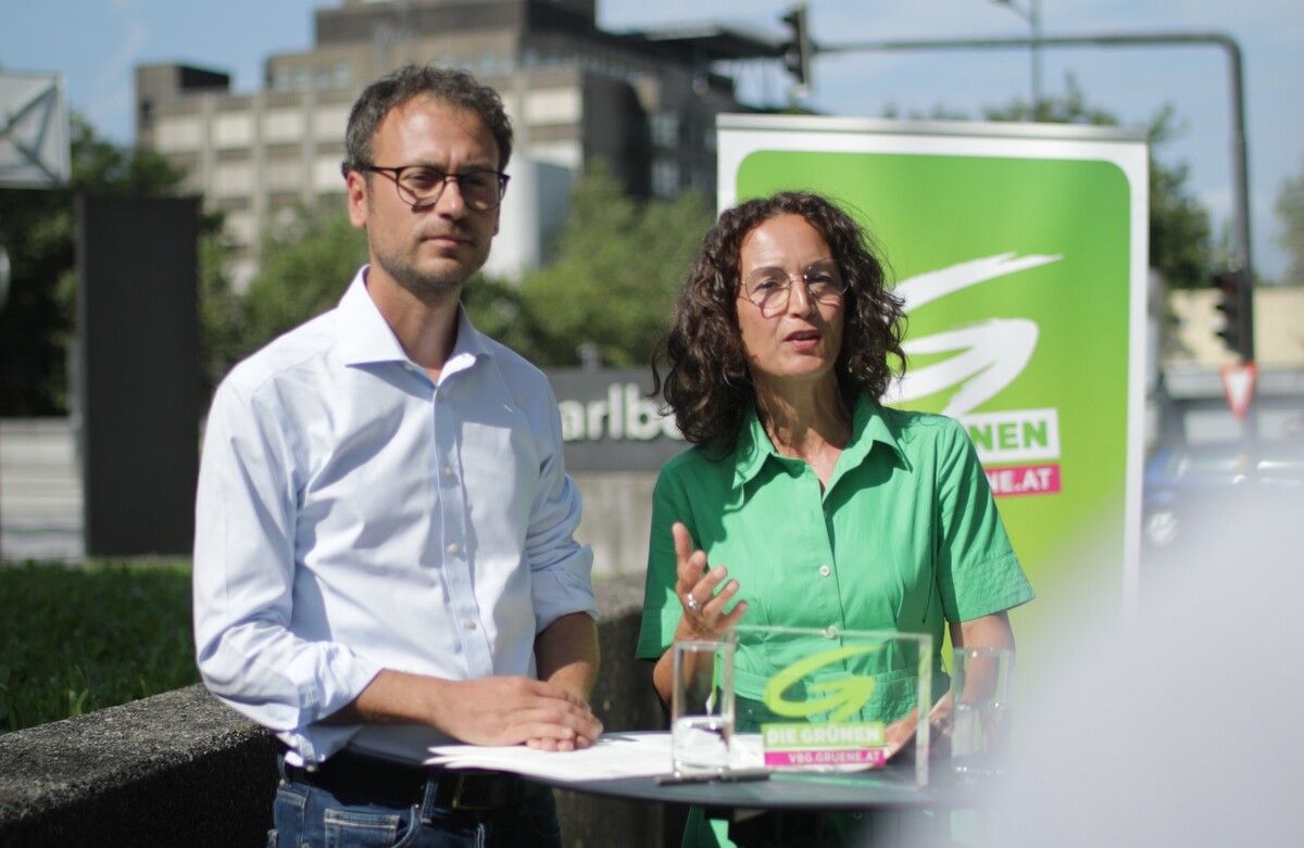 Grüne Doppelspitze Daniel Zadra und Eva Hammerer stellte „Ringflitzer“ vor.⇒Grüne
