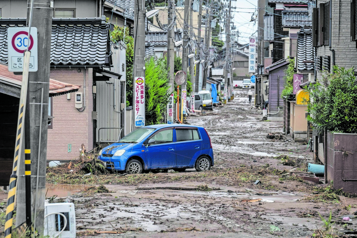Heftige Regenfällen halten Japan derzeit in Atem. Überschwemmungen und Erdrutsche forderten einen Todesfall und sechs Vermisste. afp