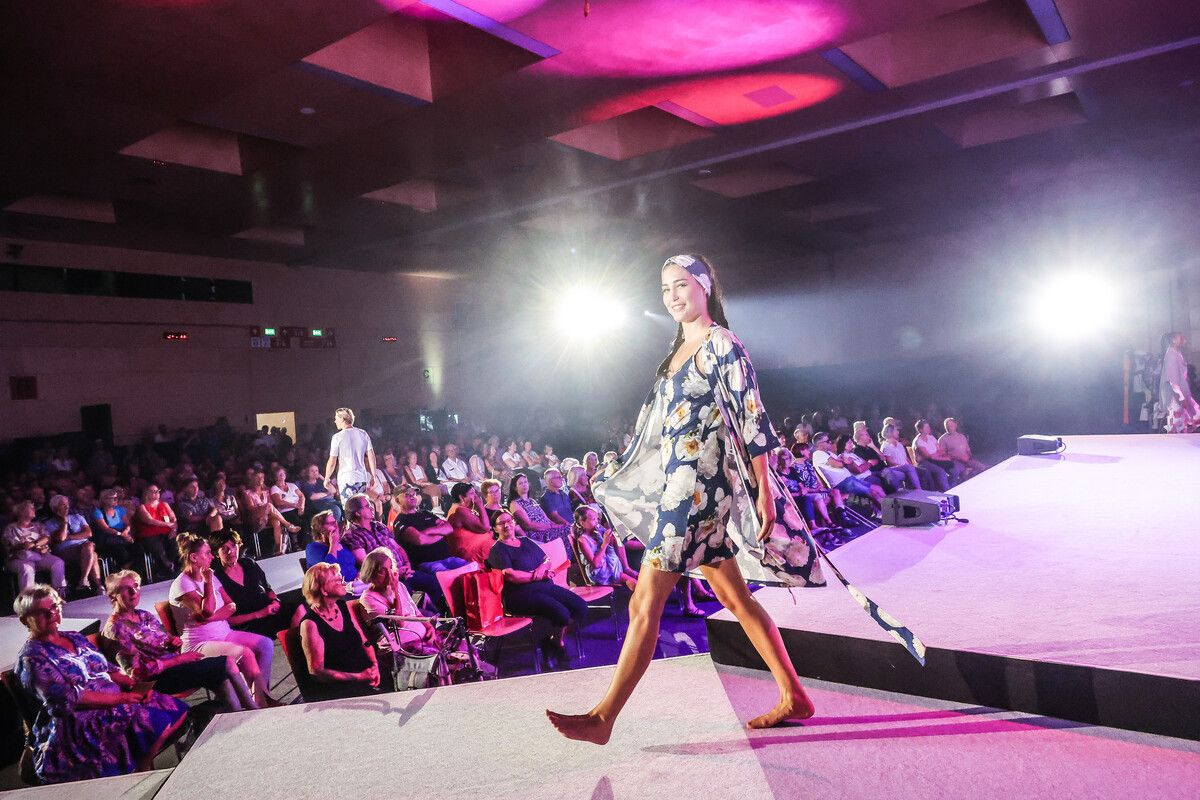 Herbsttrends Vorhang auf für die neuesten Trends: Täglich um 11, 13.30 und 16 Uhr präsentieren Models in der Halle 1 Outfits, die diesen Herbst/Winter angesagt sind.