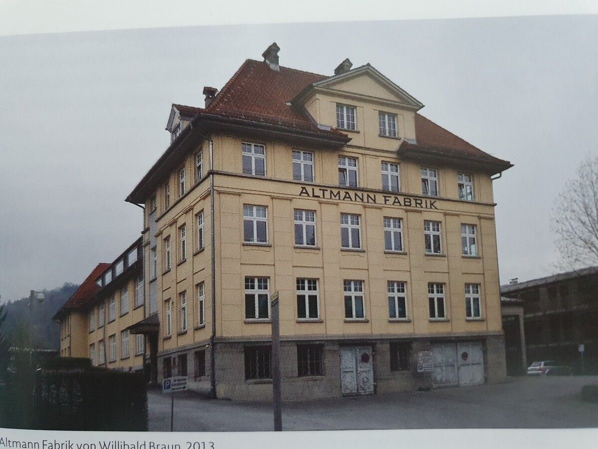 In der Altmann Fabrik sind heute Büros und das Architekturbüro Dietrich | Untertrifaller untergebracht. ⇒Haymon Verlag