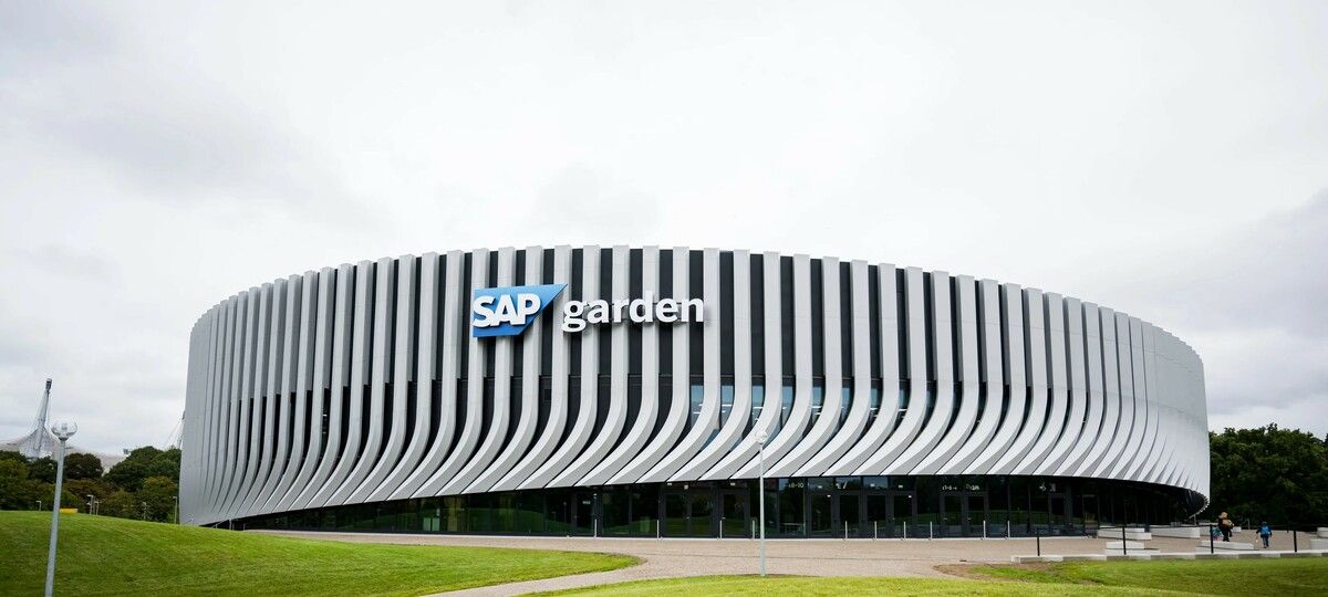In der Sportarena SAP Garden in München spielen u.a der Eishockeyclub Red Bull München oder die Basketballmannschaft des FC Bayern München.⇒SAPgarden
