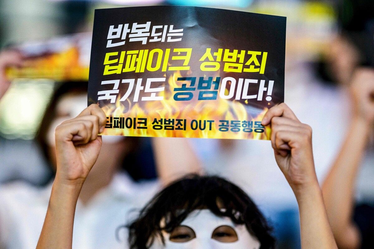 In der Vorwoche kam es in Südkorea zu Protesten. „Wiederholte Deepfake-Sexualverbrechen, auch der Staat ist ein Komplize“, war auf Plakaten zu lesen.⇒ AFP