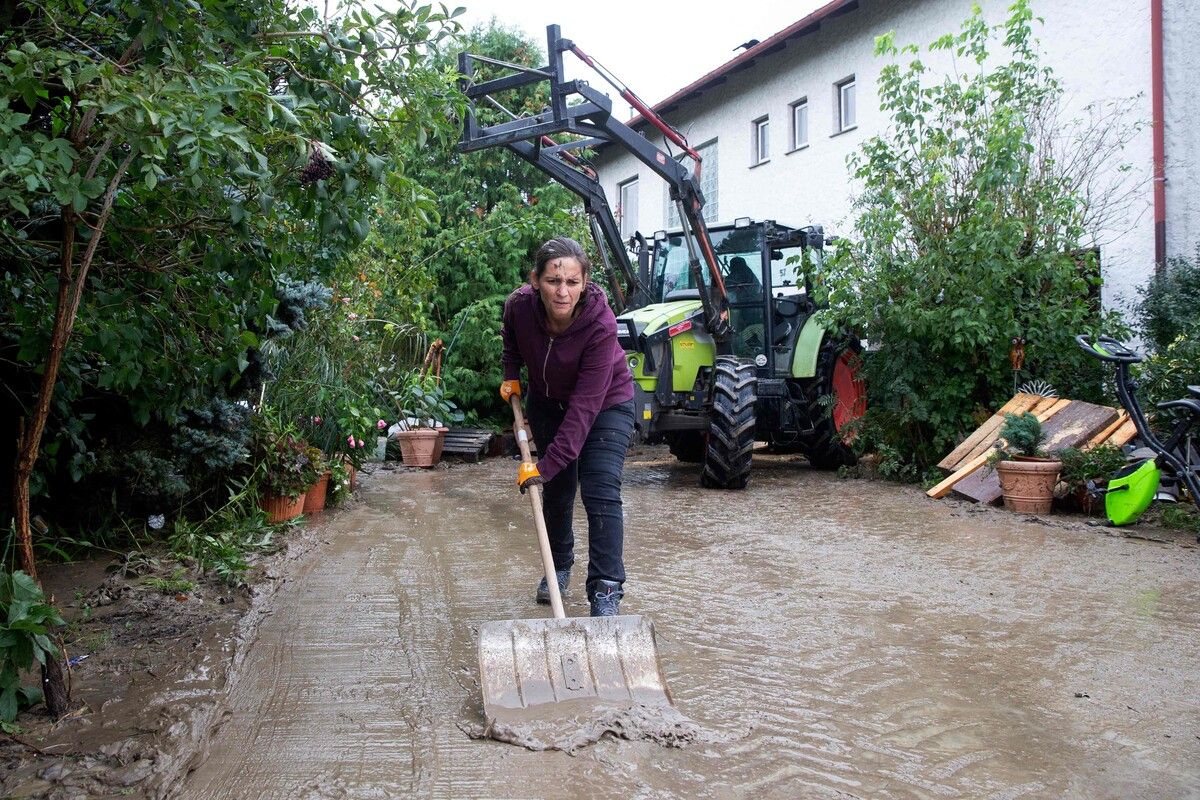 In Grabensee, Tullnerfeld, begannen die Aufräumarbeiten. ⇒APA/HAlada