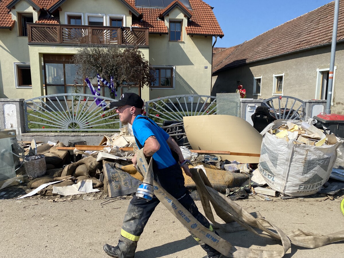 In Rust im Tullnerfeld zeigen sich die Schäden durch das Hochwasser. Nach einem Dammbruch ging eine Springflut durch den Ort. ⇒VN/Rauch