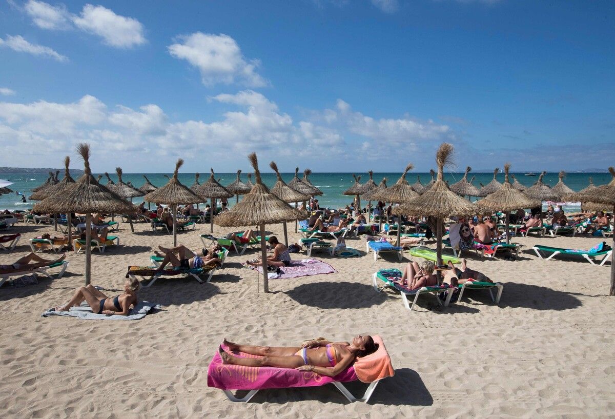 Künftig soll es am Strand weniger Liegen zum Mieten geben.⇒AFP