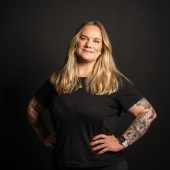 Nadine Lins schäumt für die Bierpartei