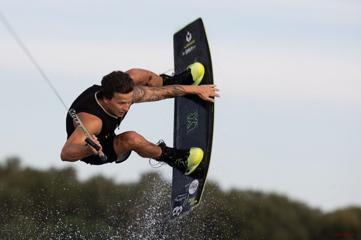 Lokalmatador Florian Brunner will mit spektakulären Flips aufzeigen.⇒Wakeboard Austria