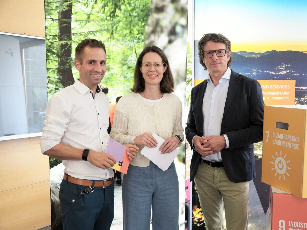 Markus Preißinger (FHV Forschung), Alexandra Dittrich (Vorarlberg Tourismus) und Nicholas Zumtobel (Zumtobel Group) konnten bei der „Meet the regions“ - Veranstaltung an der FHV zahlreiche internationale Studenten und Besucher begrüßen⇒SIE