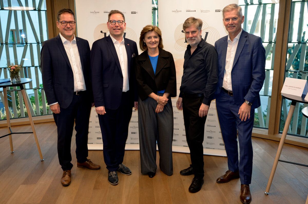 Martin Jäger, Markus Klement und Jasmine Ölz-Barnay, Winfried Nußbaummüller sowie Bernhard Moosbrugger. ⇒sparkasse dornbirn