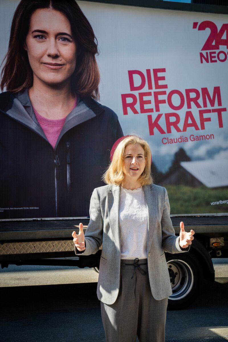 Meinl-Reisinger warb im Götzis für Claudia Gamon. ⇒Neos
