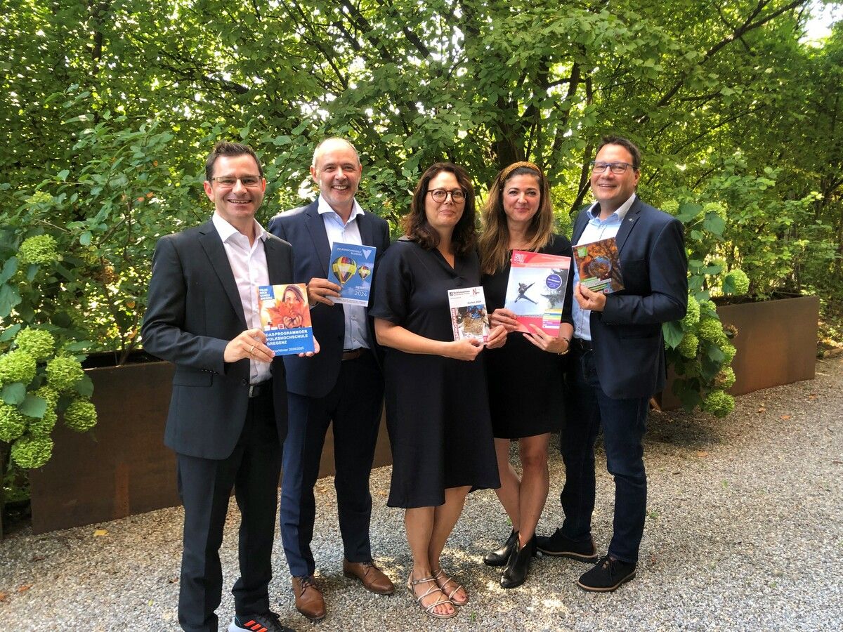 Michael Grabher (VHS Bregenz), Patrick Burtscher (VHS Bludenz), Marion Koch (VHS Rankweil Schlosserhus), Sylvia Hauser (VHS Hohenems) und Stefan Fischnaller (VHS Götzis). ⇒VN/GER