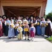 Finaler Festumzug mit Fahneneinzug