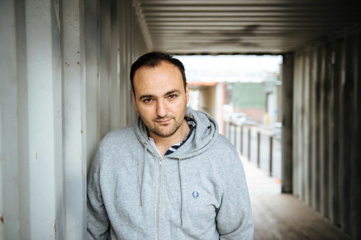 Nuran David Calis wird für den Spielplan verantwortlich sein und soll jeweils zwei Stücke inszenieren. ⇒Costa Belibasakis