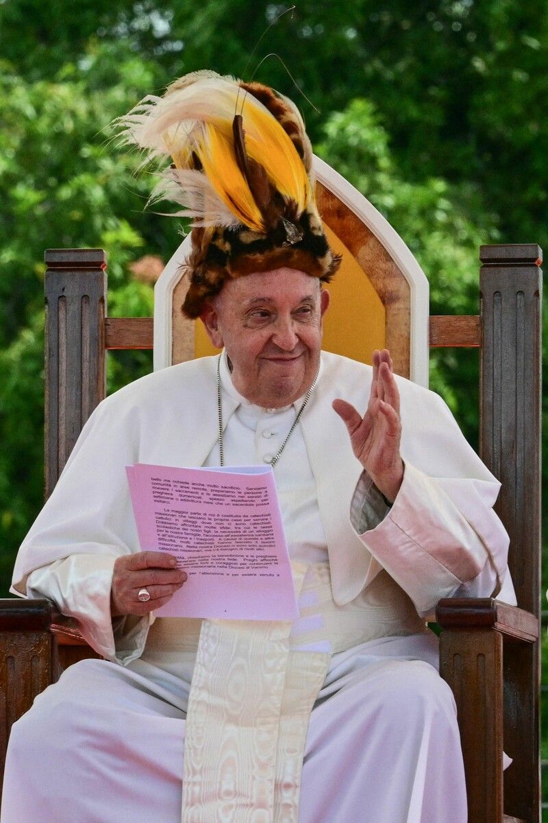 Papst Franziskus während einem Treffen mit Gläubigen der Diözese Vanimo vor der Holy Cross Cathedral in Vanimo, Papua-Neuguinea. AFP