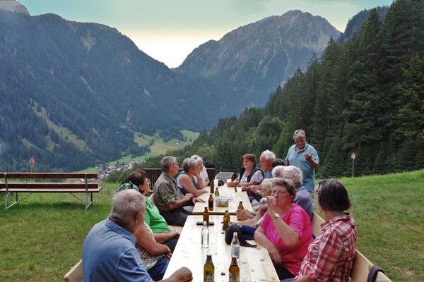 Partener Pensionisten wanderten zum Gäßegg und verbrachten einen schönen Grillnachmittag.⇒PV Partenen