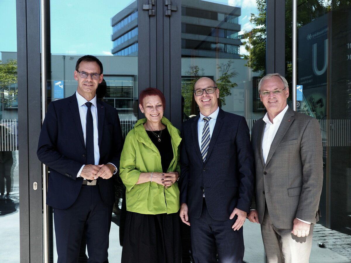 Prominente Festgäste bei der Jubiläumsfeier v. l: Landeshauptmann Markus Wallner, Rektorin Tanja Eiselen, FHV-Geschäftsführer Stefan Fitz-Rankl und Landtagspräsident Harald Sonderegger. ⇒SIE