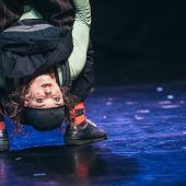 Poesie und Akrobatik im Kulturzelt