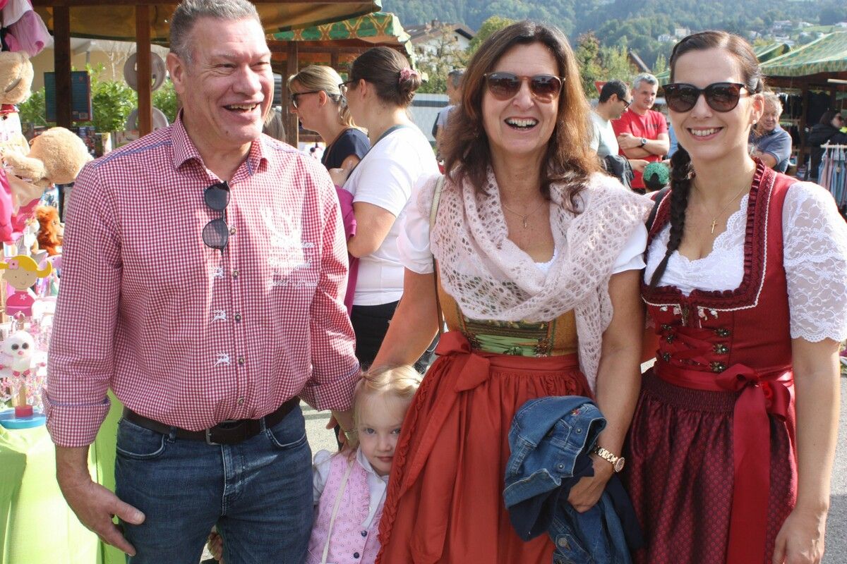 Robert, Mila, Ulrike und Denise hatten bei der Sulner Kilbi jede Menge Spaß. ⇒