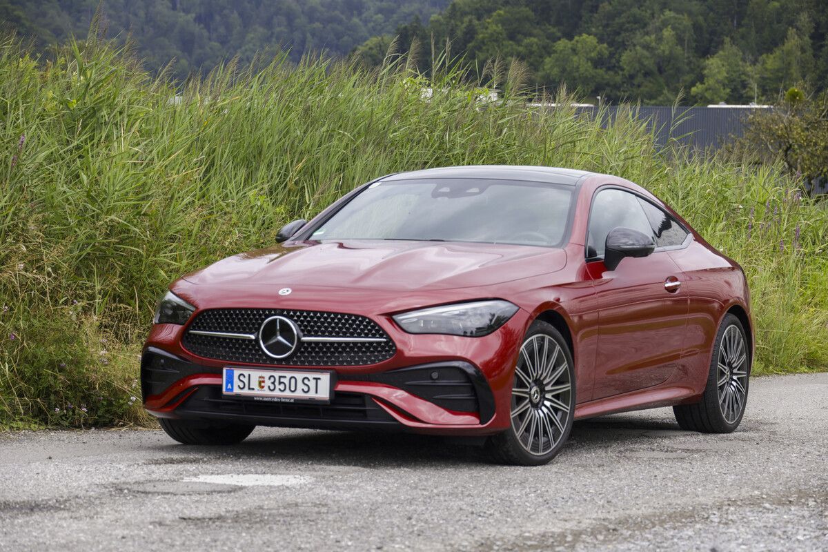 Schickes Coupé mit großzügigen Abmessungen.⇒