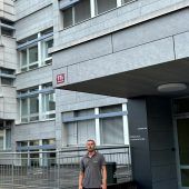 Ein Schuldirektor nimmt Reißaus
