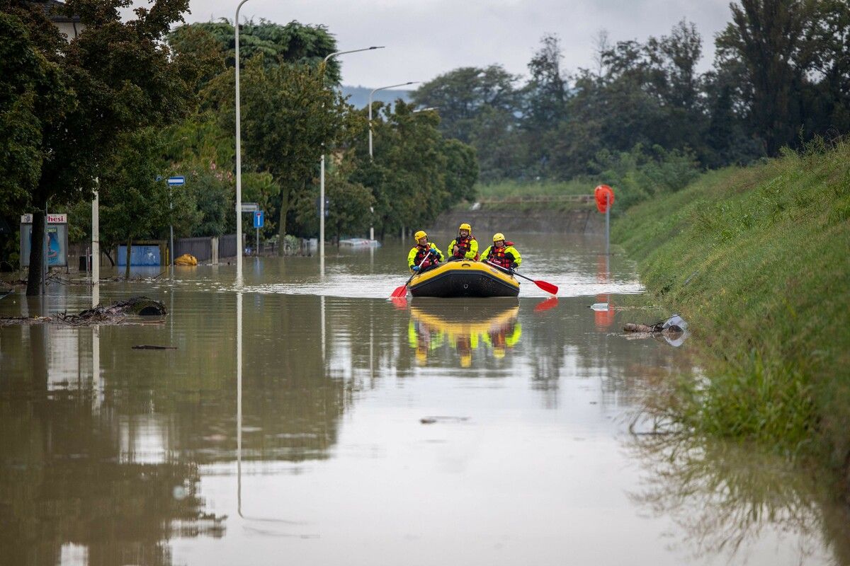 Schwere Unwetter suchen seit Tagen Teile von Italien heim und sorgen für Überflutungen. ⇒afp