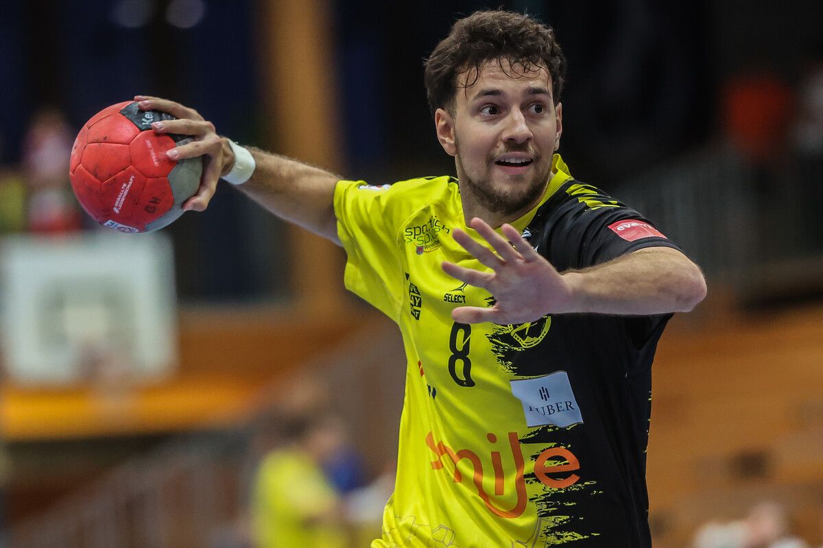 Bregenz-Flügelflitzer Sebastian Burger trug in der Saison 2021/2022 das Trikot von Bruck/Trofaiach. Heute will der 29-Jährige mit seinem Stammverein dem aktuellen Tabellenführer zwei Punkte abknüpfen. ⇒GEPA